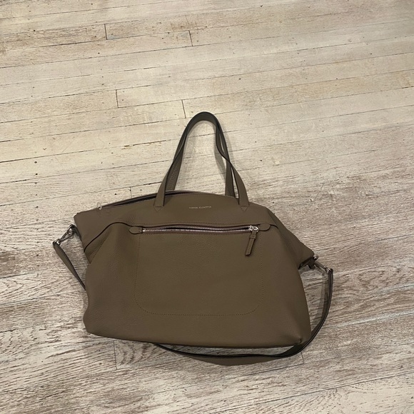Vince camuto pebble taupe bag size 18/14 GC perfect for back to SCHOOL - Picture 7 of 16